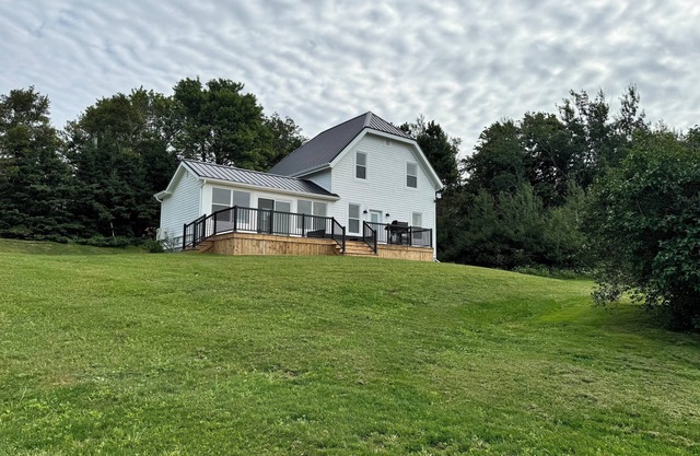 Hope River Hideaway - Quiet private home, minutes to attractions!