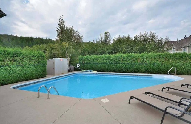 Horizons | Piscine Creusé | Condo Spacieux