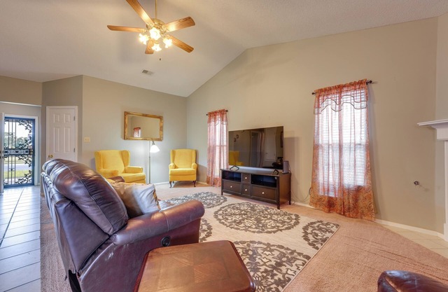 Horn Lake Home w/ Yard: 8 Mi to Graceland!
