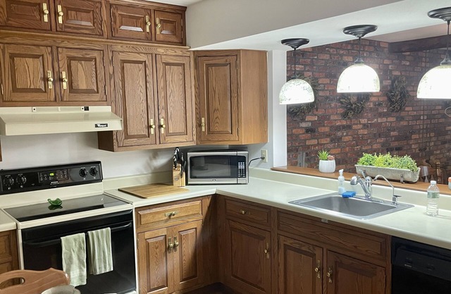 Horse Inn Around Saratoga: Town Home. 🐾Pet Friendly. Mins to I-87.
