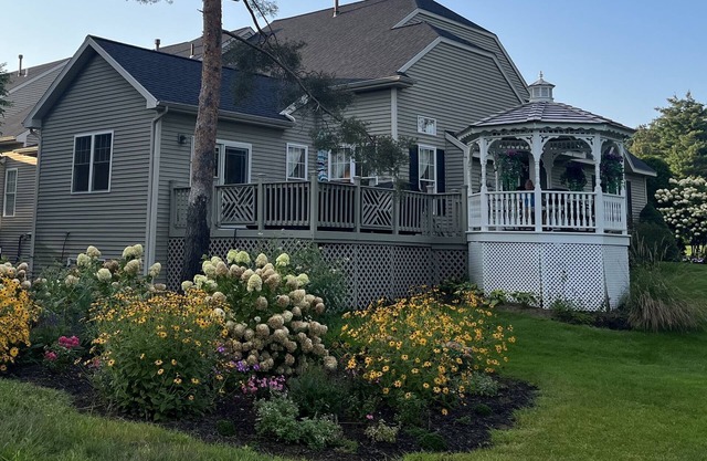 Horses & Courses 3300sqft on McGregor links Golf course.Hot tub and gazebo.