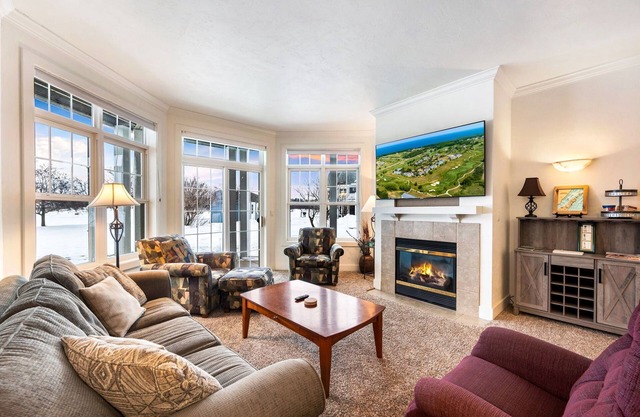 Horseshoe Bay Club Cottage #3-Inclusive Golf Course and Club Access!