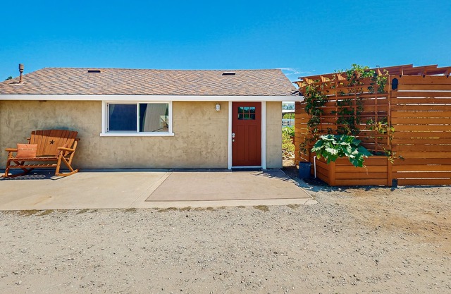 Horseshoe Cottage | Acreage in San Martin with picnic area - near wineries