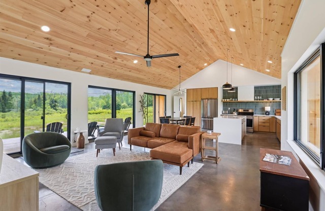 Horseshoe Haven*: 4 BR, 2.5 BA in Canaan Valley, Sleeps 8