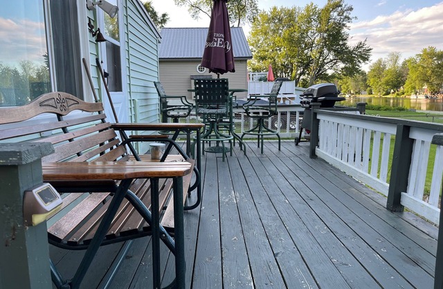 Horseshoe Island Cottage