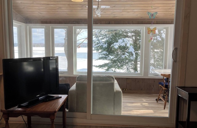 Ferienhaus in der Nähe von Minden, Sandstrand, privater Steg, große Küche, ganztägig Sonne am Steg