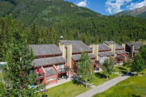 Horsethief Lodge by StayIn