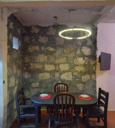 hospedaje cuarto principal con dos camas matrimoniales