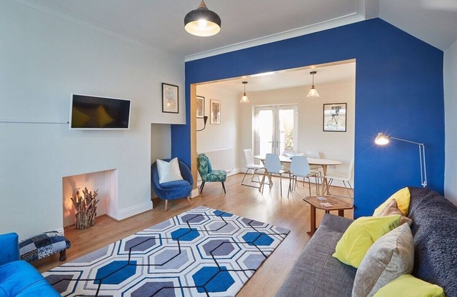 Host & Stay | Artist House