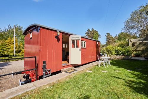 Host & Stay - Guards Van