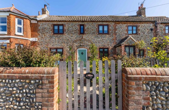 Host & Stay - Honeysuckle Cottage