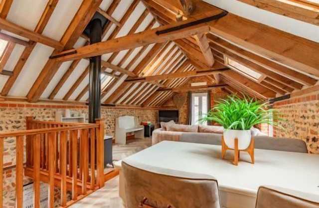 Host & Stay | Rogues Barn
