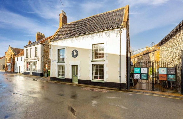 Host & Stay - The Old Paul Pry