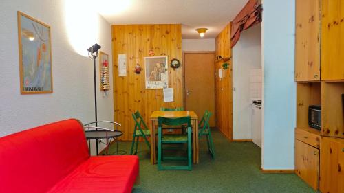 Hostdomus - Sansicario R12 Family