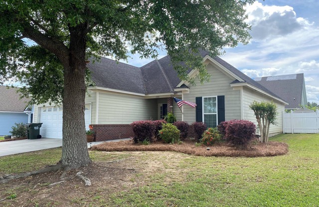 Hosted home 2 minutes off I-75 Northlake Community-private 2BR/1BA & keyless pad