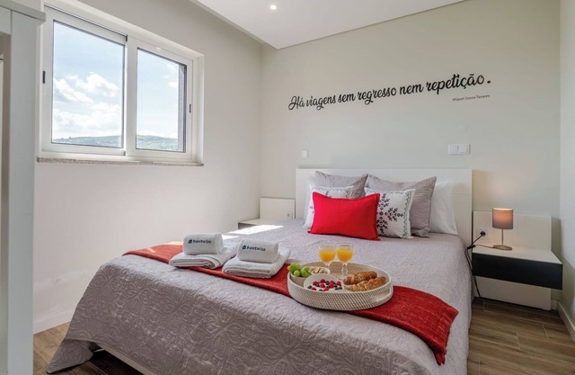 HostWise – Douro View Villa w/ 10 Suites and Pool
