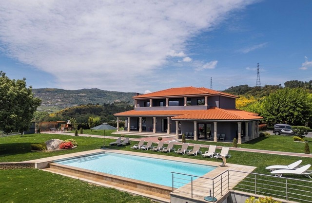HostWise - 10BR Douro Villa with Pool