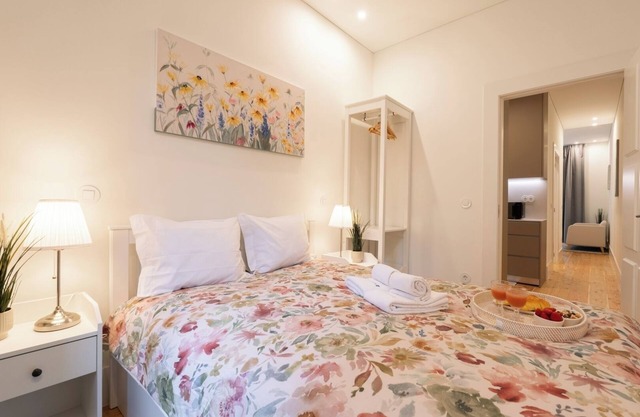 HostWise - Central Apts Near Guimarães Sites