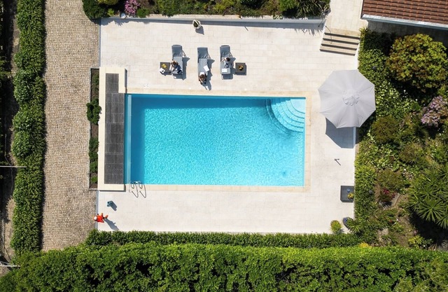 HostWise - Classic Villa w/Gym and Pool Access