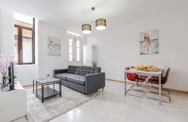 HostWise - Colourful 2-Home w/Terrace in Boavista