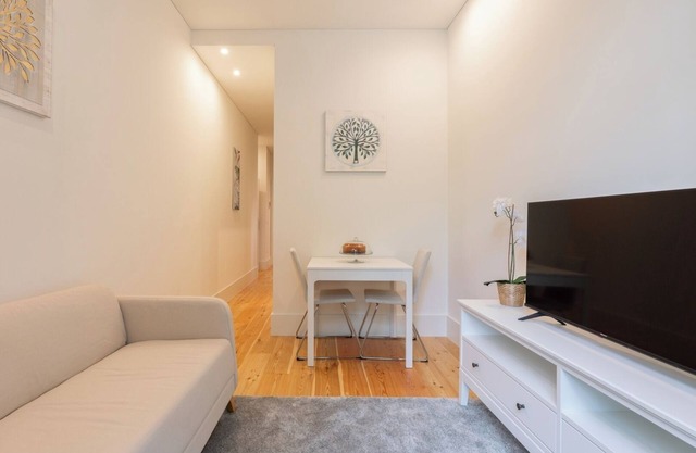 HostWise - Cozy Flat