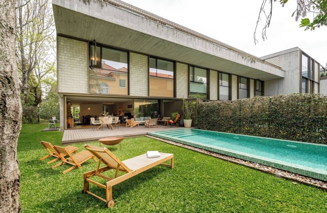 HostWise – Grand Villa w/Pool, Garden and Garage