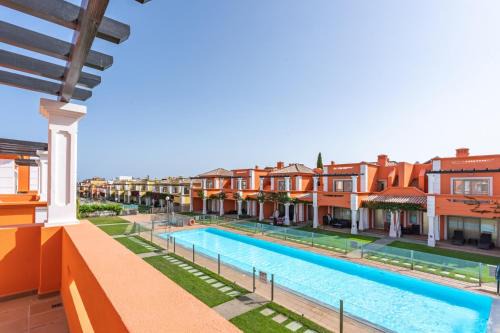 HostWise - Spacious & Luxurious w/Terrace & Pool