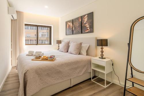 HostWise - Spacious & Stylish Flat with Garage