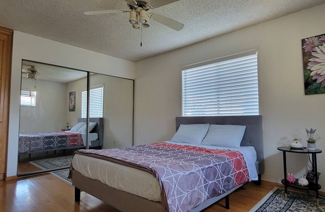 Hot jacuzzi, near LA! Lovely, quiet home!