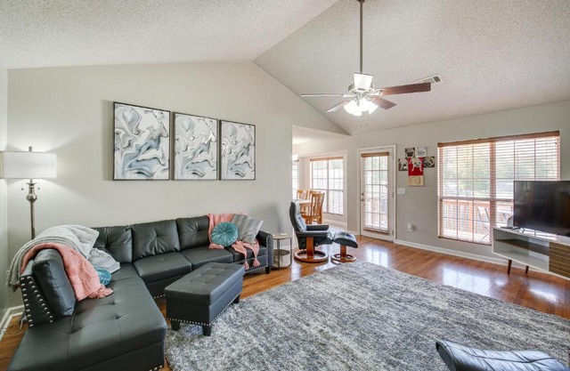 Hot Springs Getaway with Deck, 8 Mi to Downtown!