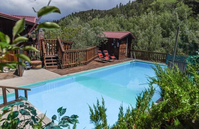 Natürliche heiße Quellen, privater Pool, Einweichloch, Bach, Teiche, Pavillon.