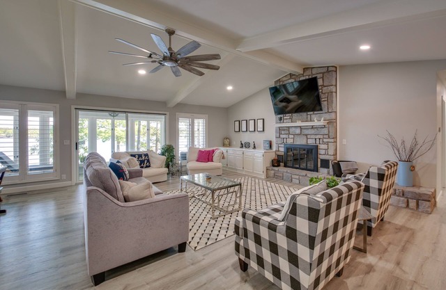 Hot Springs Village Lake House w/ Deck