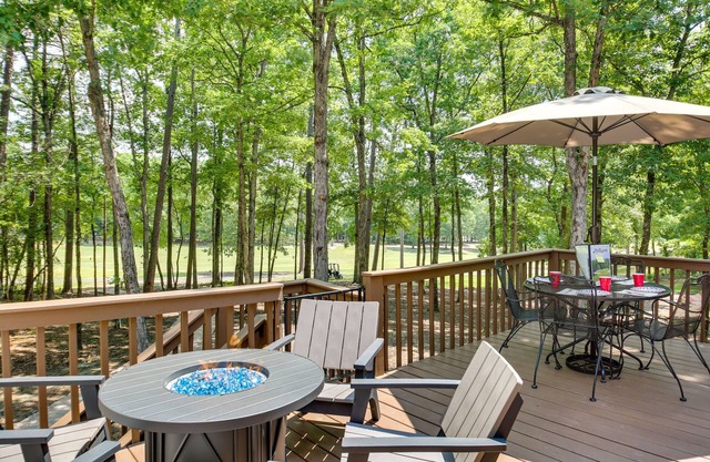 Hot Springs Village Golf Getaway w/ Deck!