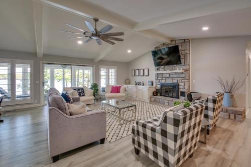 Hot Springs Village Lake House with Deck