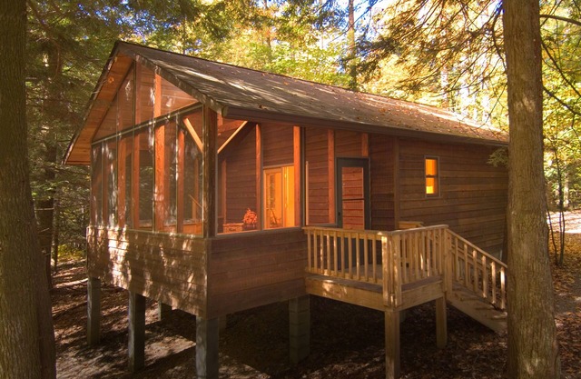 Whirlpool und 2-Zimmer-Hütte im Wald in der Nähe von Fayetteville und New River WV