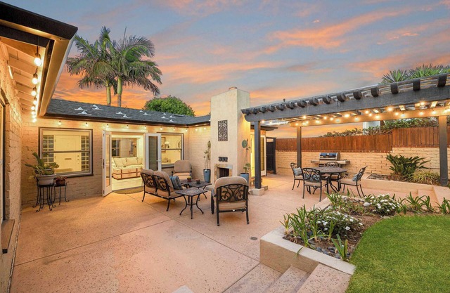 *Hot Tub* | 2 Living Rooms | Walk 2 Sunset Cliffs!