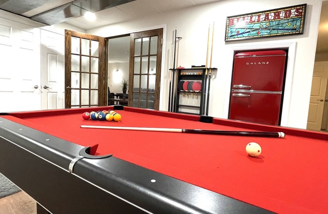 Hot tub - 4 Bedroom - 3.5 Bathrooms - Perfect Location