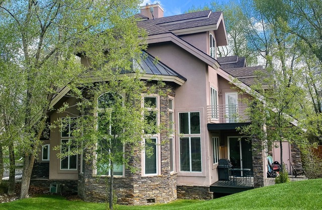 HOT TUB - AC - Perfect home base for exploring the beautiful Teton Valley!