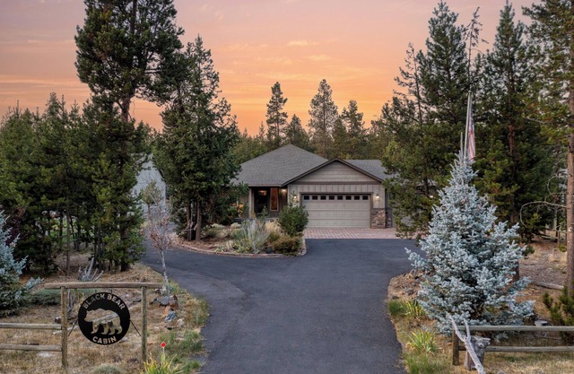 Hot Tub, Air Hockey, Foosball, Deck Lounge | Near Sunriver & Mt. Bachelor Skiing