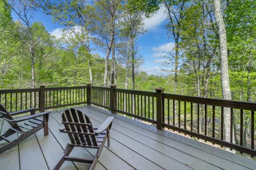 Hot Tub and Fire Pit Secluded Gem in Franklin