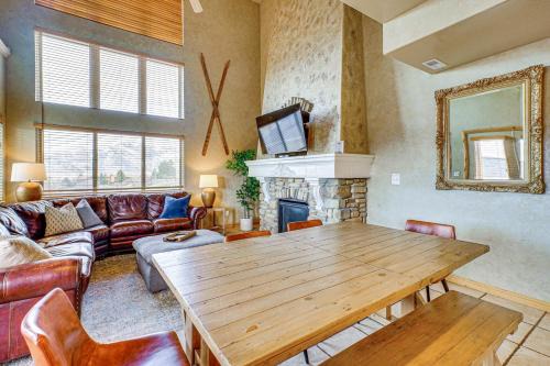 Hot Tub and Mtn-View Deck Townhome in Eden