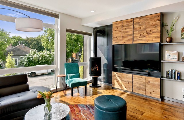 Hot Tub and Rooftop Patio- Walk to Downtown!