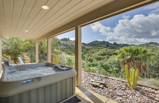 Hot Tub + Balcony: Rainbow Retreat Near Wineries!