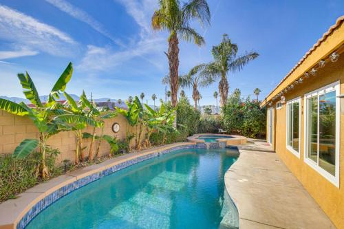 Hot Tub, Bar and Outdoor Kitchen Chic Indio Retreat