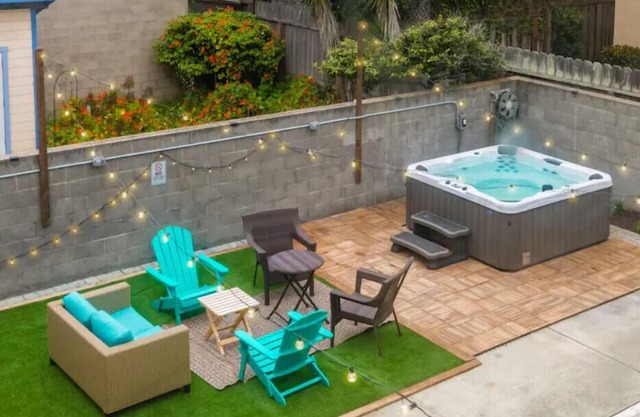 Hot tub! Beach 1 block away, Peloton, near SF and SFO airport