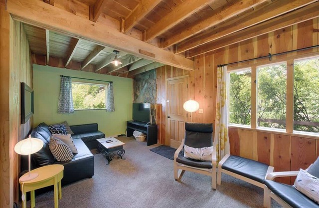 Hot Tub | Cabin | Euro Feel near Brundage