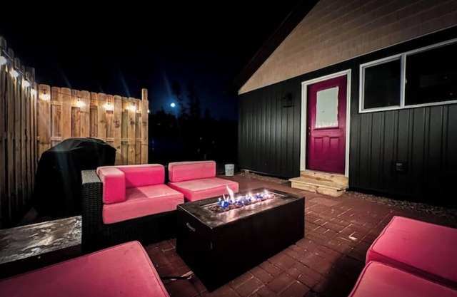 Northwoods Getaway! Fall Ride with TONS of parking space! Minutes from Tomahawk!