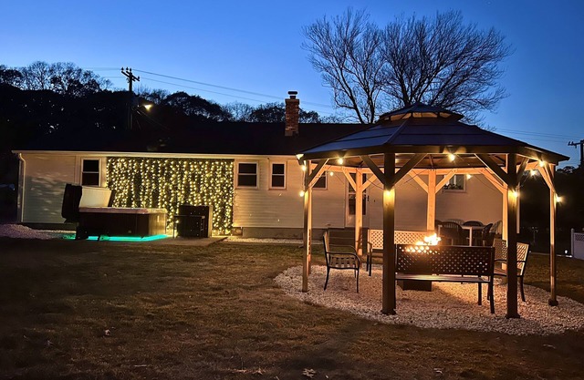 Hot Tub & Cloud Ceiling House