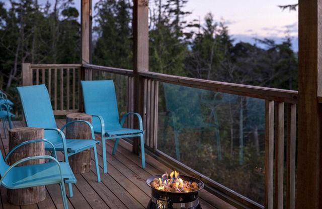 Hot Tub / Cold Dip, Bonfire, EV Charger - 2 BR Suite