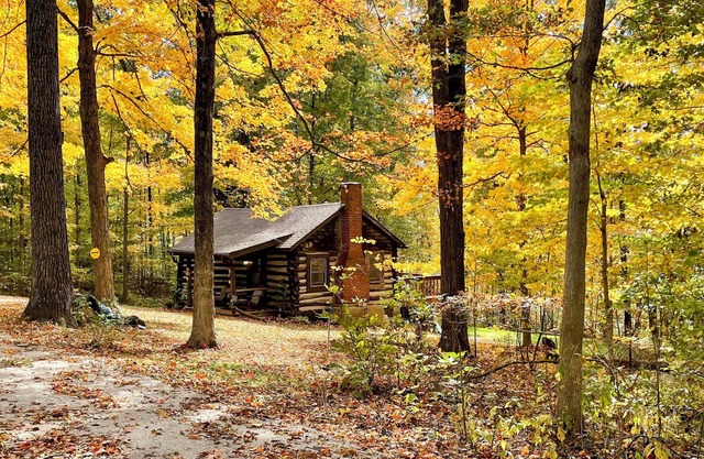 Hot Tub + Deck: Cabin Hideaway in Brown County